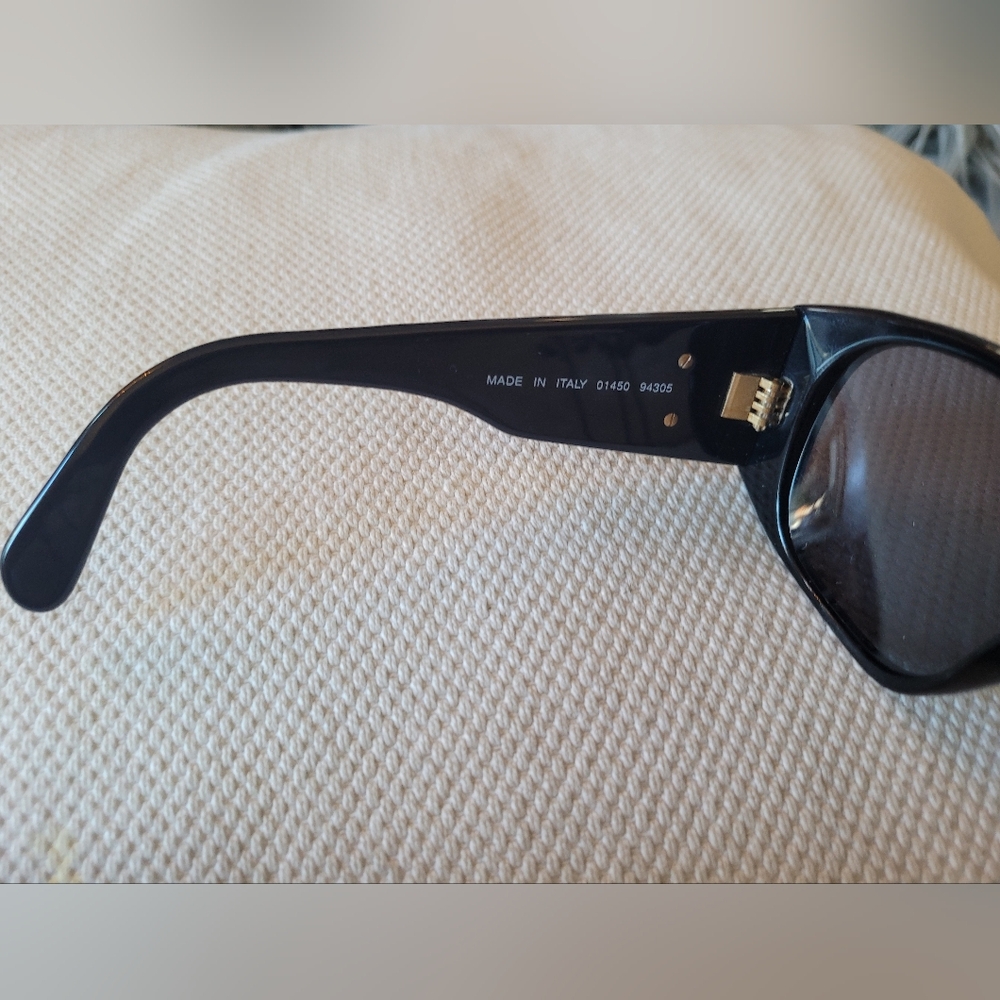 CHANEL Black Sunglasses with Gold Logo - Picture 8 of 9